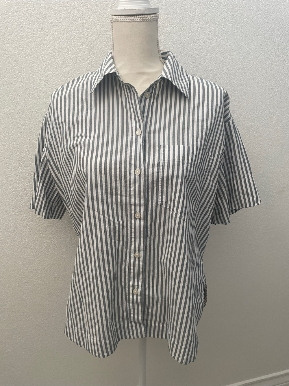 Madewell Women’s Oversized Boxy Button Up Signature Poplin Shirt in Stripe